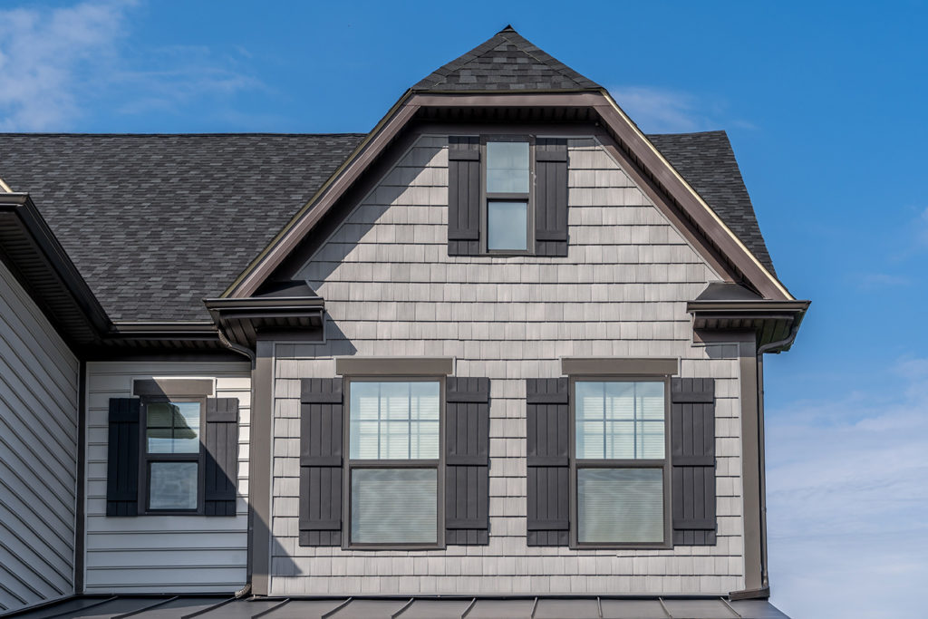 Home with possible vinyl shake siding issues.